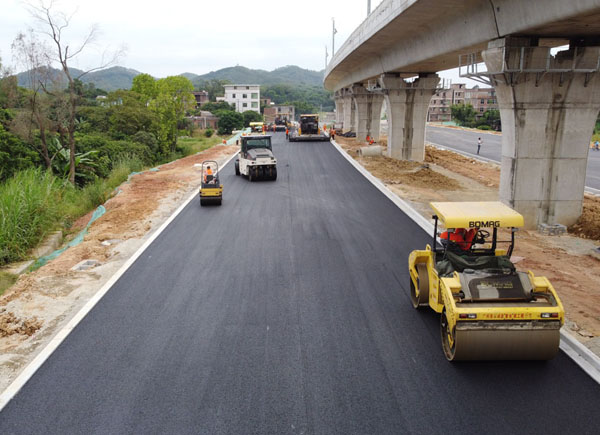 广州市黄埔区知识城东部快速一期一标沥青混凝土摊铺